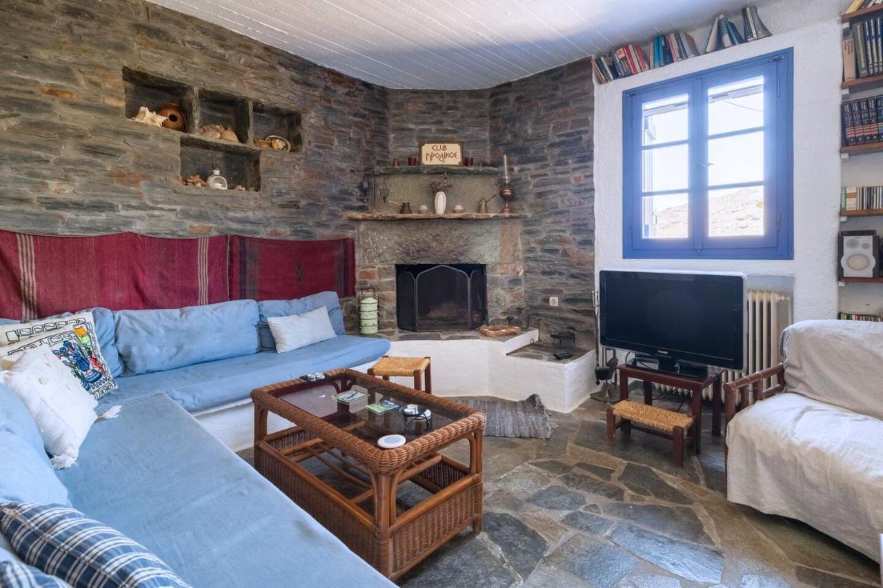Villa Traditional On Kea